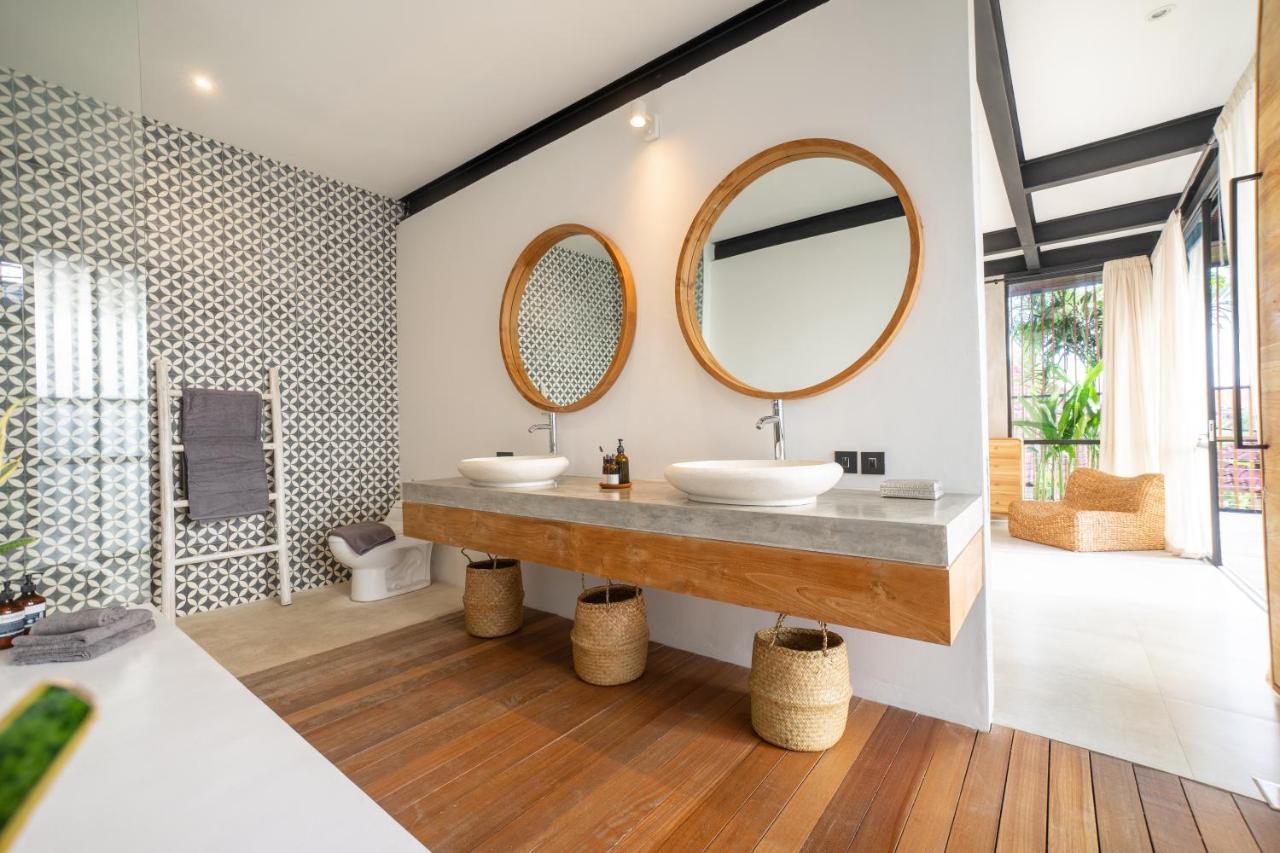 Suncoast Villa Badung  Buitenkant foto